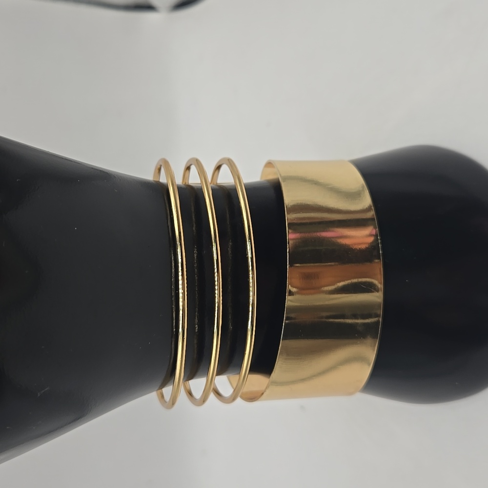 NWT Adornia Gold Statement Cuff Bracelet - Picture 2 of 4